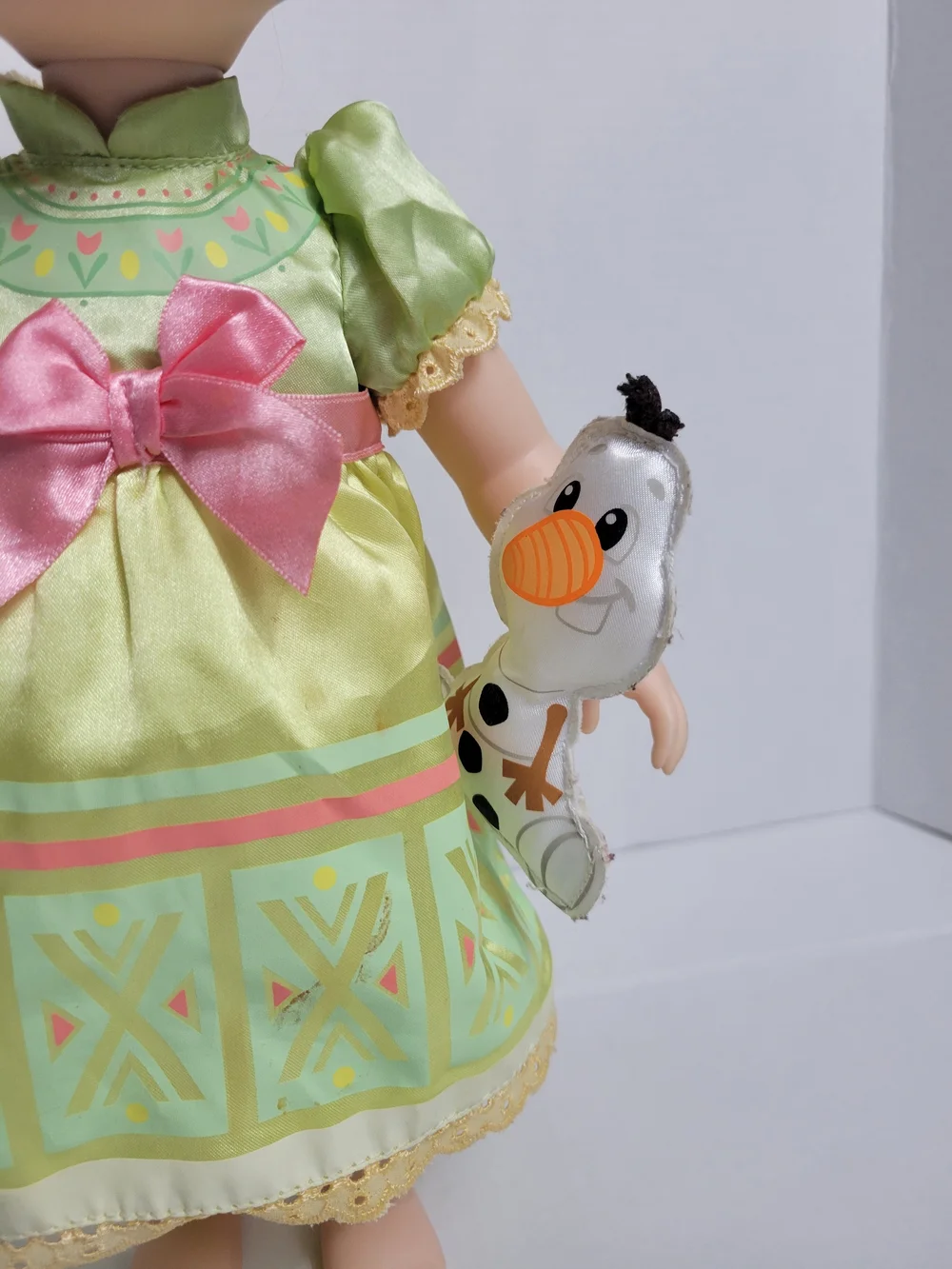 Disney Anna Toddler Doll in Green Dress with Pink Bow and Olaf Accessory